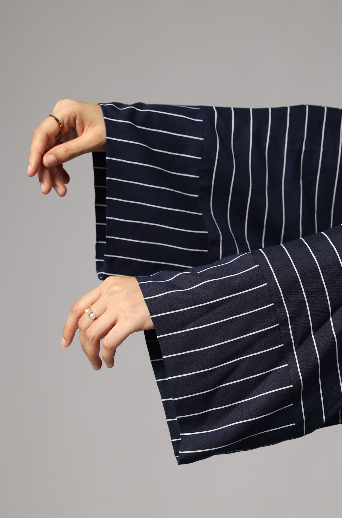 Zoya Striped Abaya- Navy