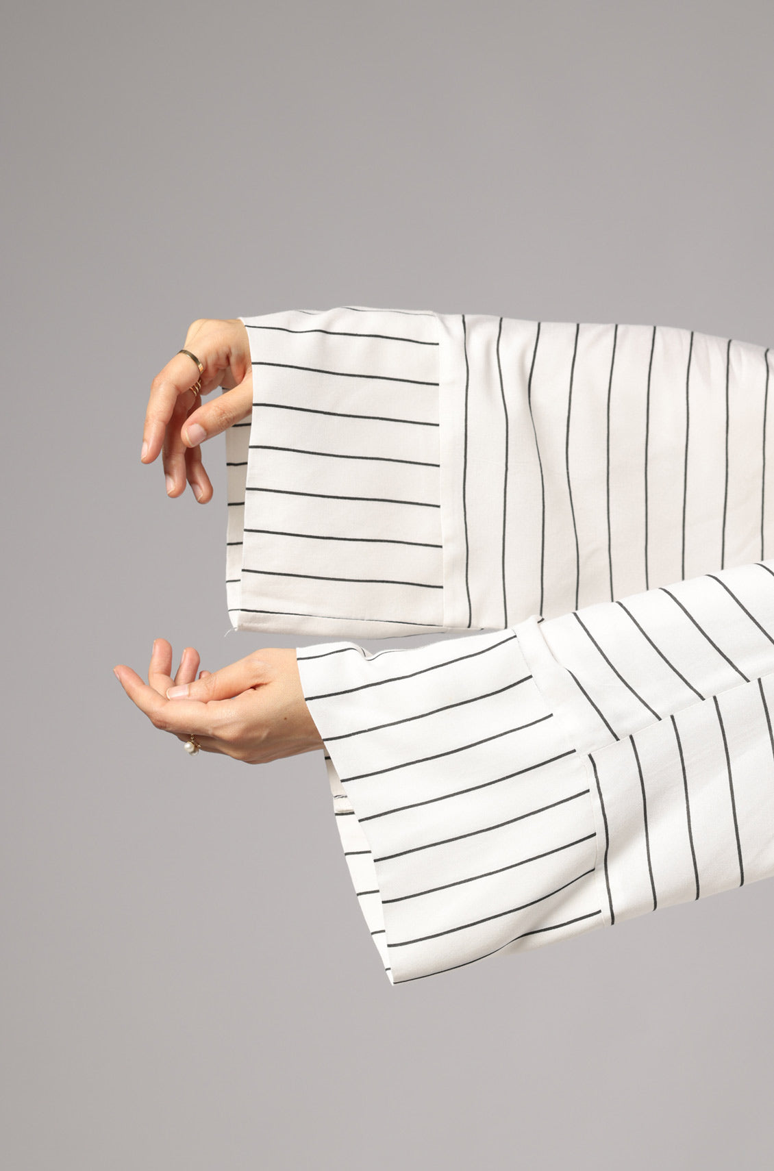 Zoya Striped Abaya- Pearl White