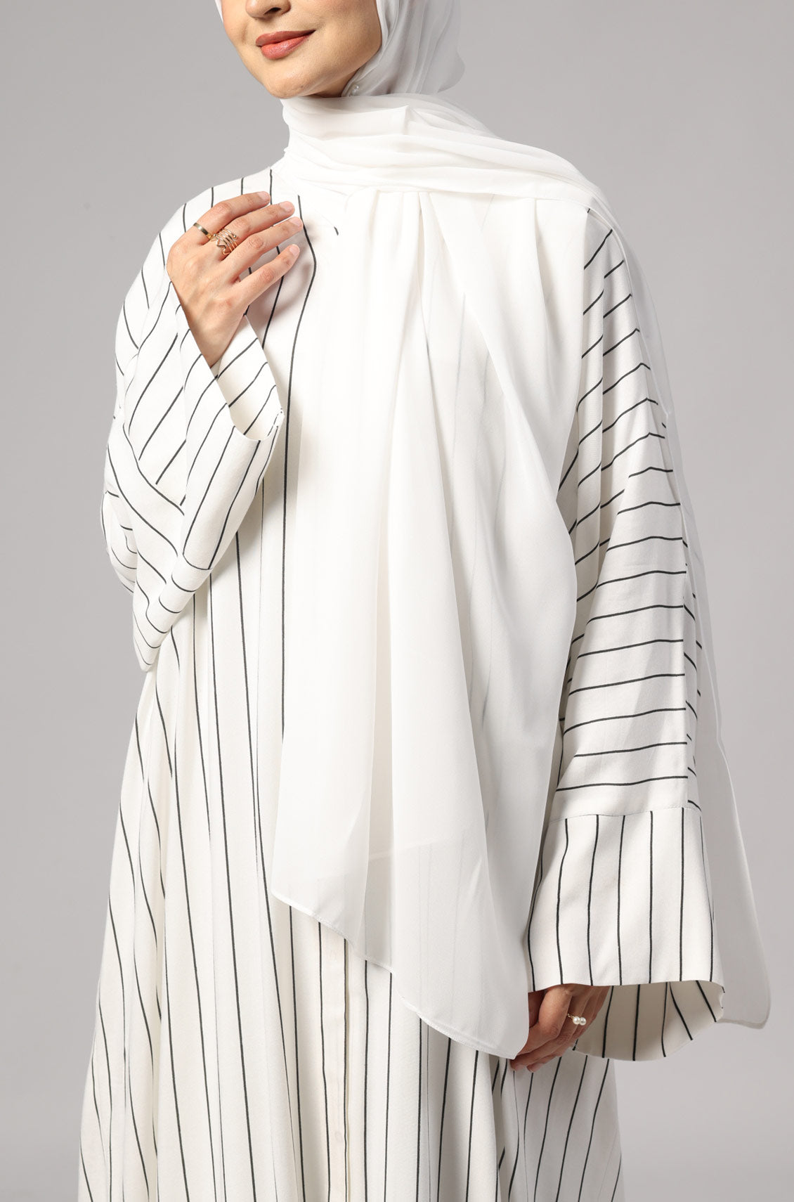 Zoya Striped Abaya- Pearl White